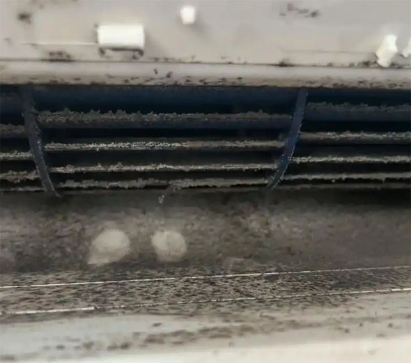 芙蓉空调吹的风有股烧焦味是怎么回事